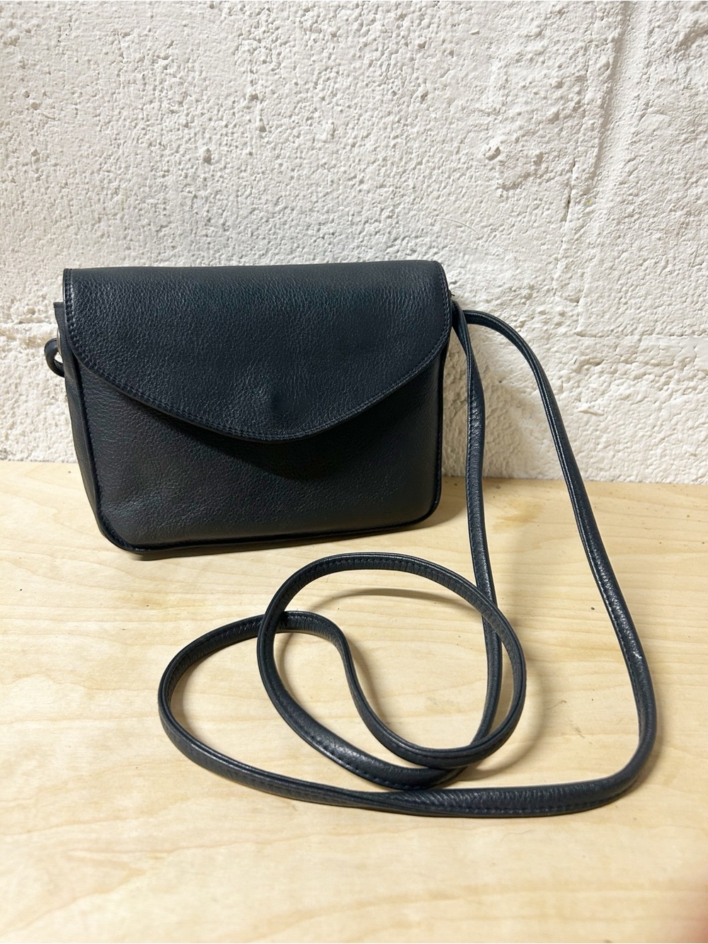 Vintage Tula Classic Small Black Leather Crossbody Shoulder Bag c1990s, EUC